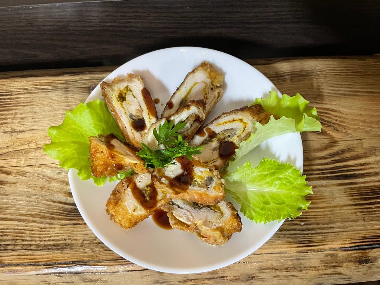 Крученики з куркою та грибами в сирі